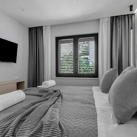 Luxury Smilje - Near The Villa *